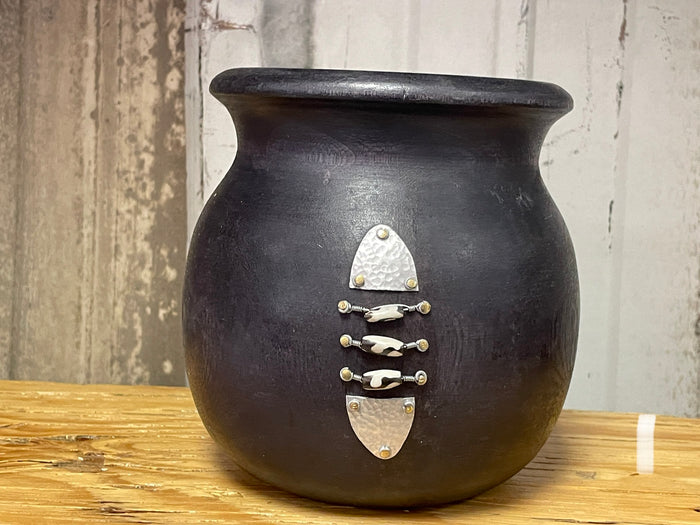 Dark wood w/ bone - pot