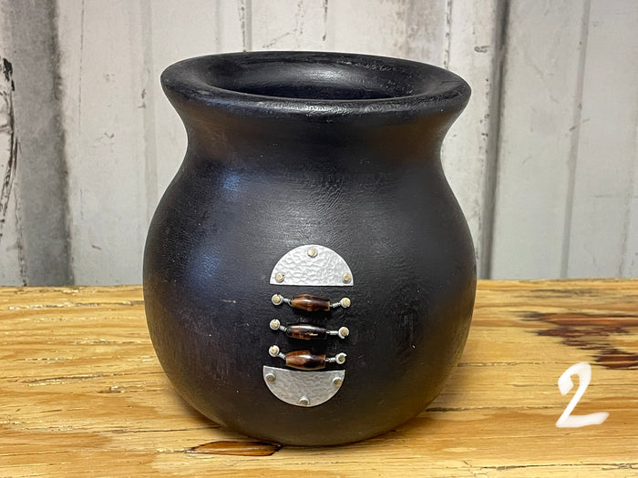 Dark wood w/ bone - pot