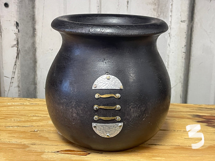 Dark wood w/ bone - pot