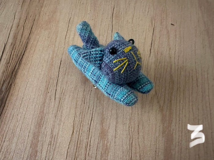 Pin - woven cat